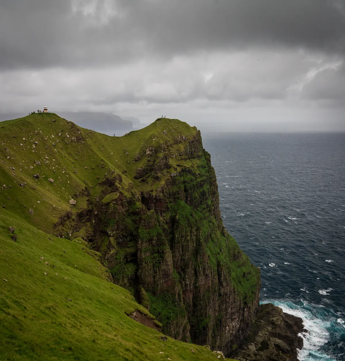 Our hike report for our hike up to Kallur Lighthouse and the spot of James Bond’s demise in No Time To Die!